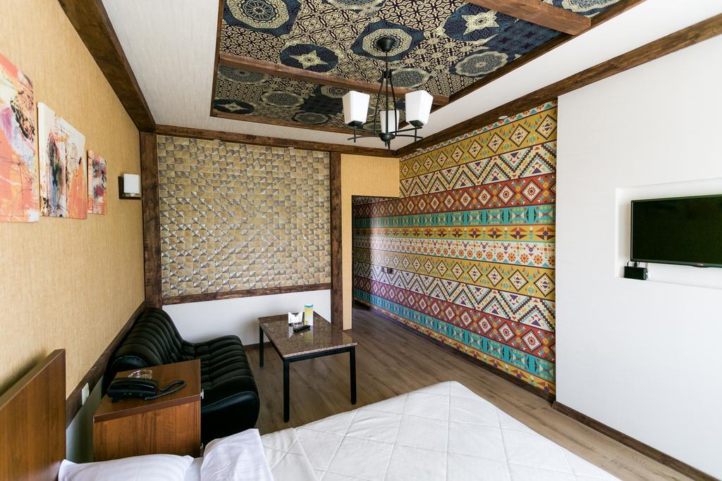 Delphin Guest House Biskek Kültér fotó