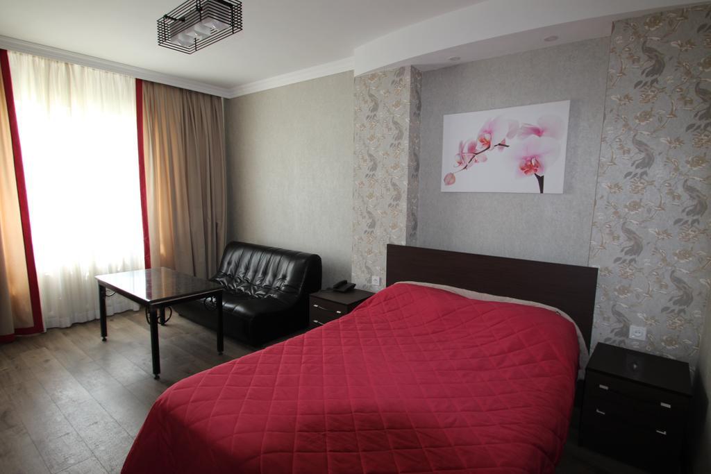 Delphin Guest House Biskek Kültér fotó