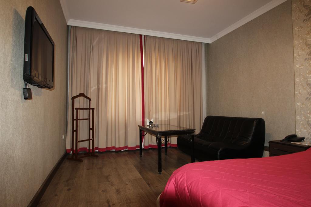 Delphin Guest House Biskek Kültér fotó
