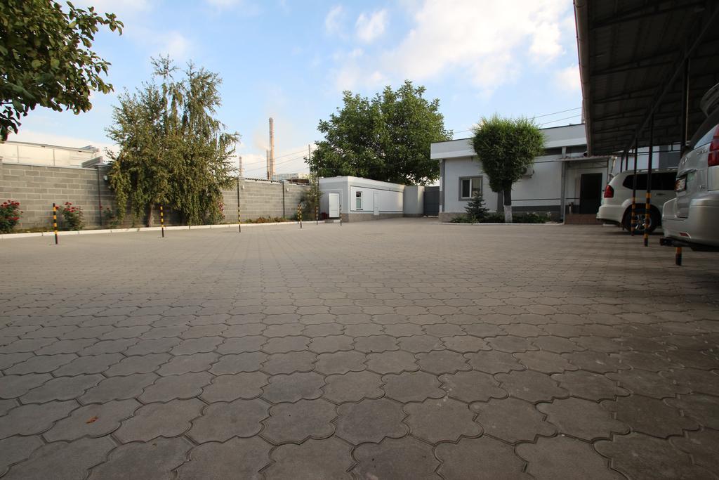 Delphin Guest House Biskek Kültér fotó